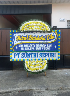 Papan Bunga Duka di Lingkas Ujung