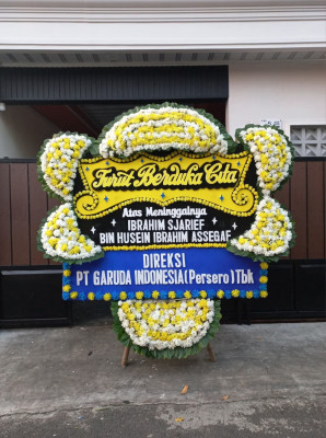 Papan Bunga Duka di Lingkas Ujung