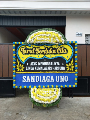 Papan Bunga Duka di Lingkas Ujung